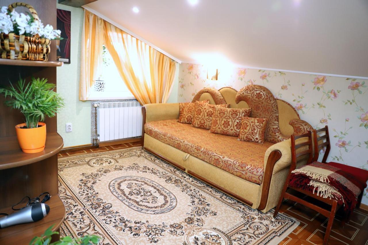 Apartment In Old Town On Zarvanska St カームヤネツィ・ポジーリシクィイ エクステリア 写真